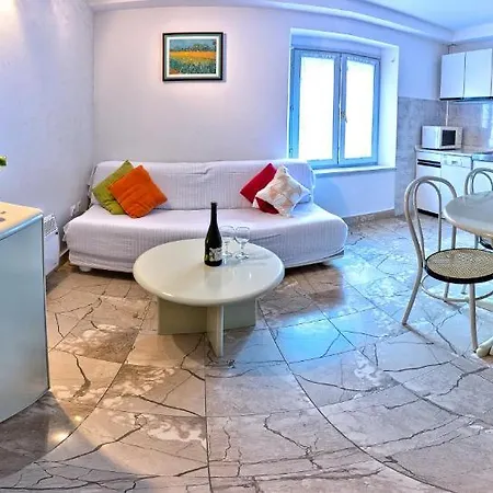 Soulavy Apartment *